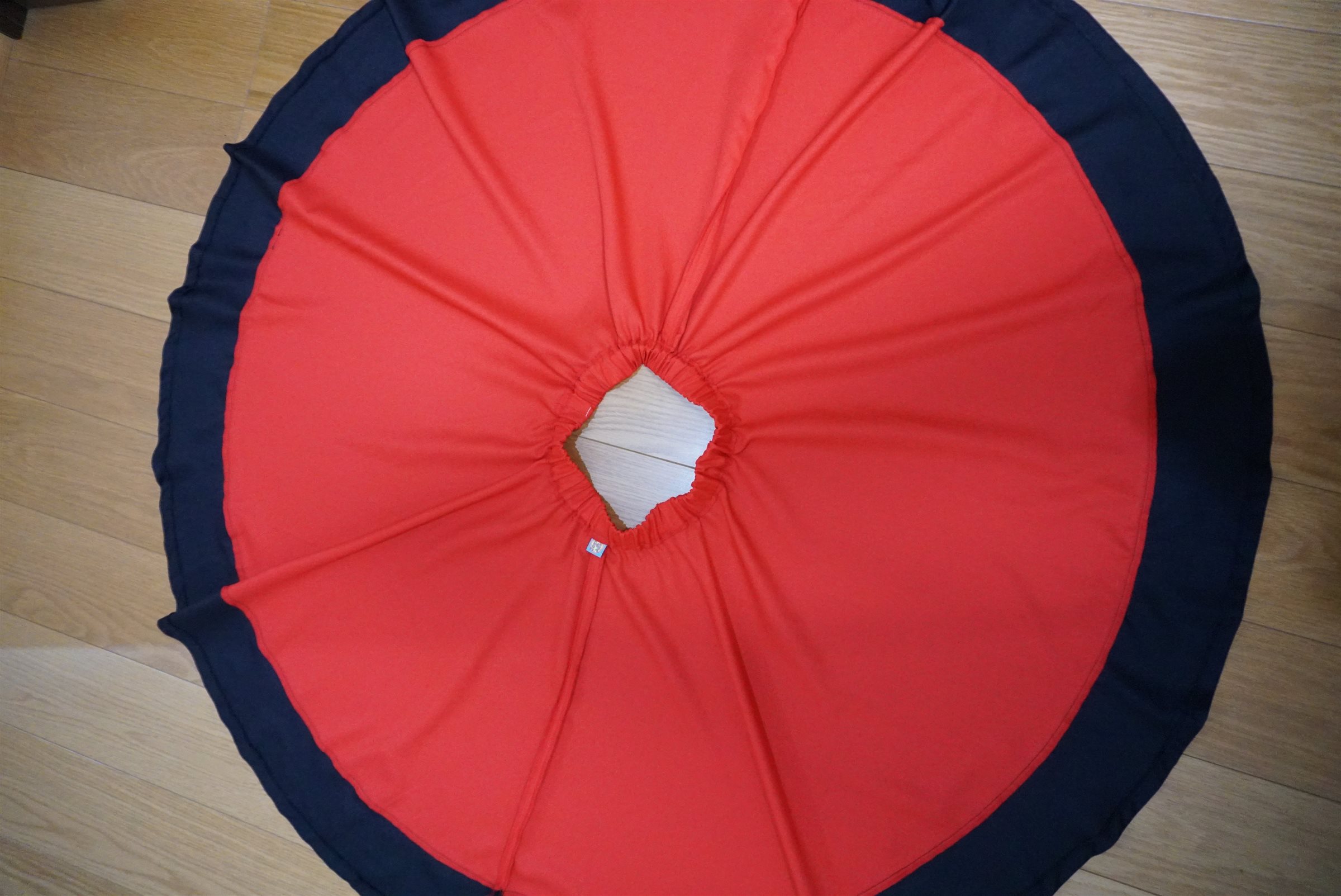 サーキュラースカート アムンゼン レッド＆ブラック